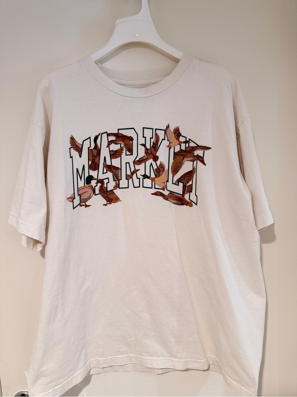 Marble Cream Short Sleeve Graphic Tee with Duck Design